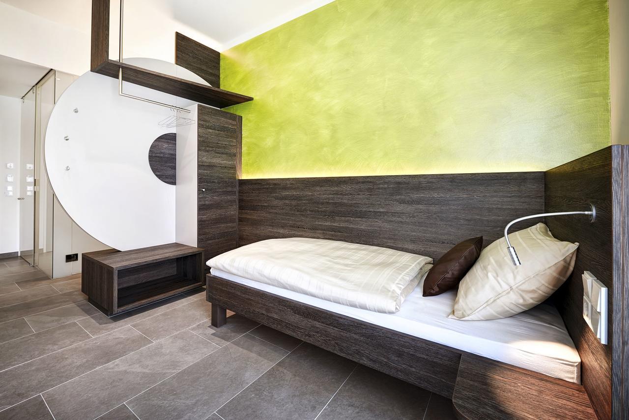 Eee Hotel Traun Exterior photo